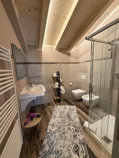 卡斯特努沃德加尔达 Locazione Turistica Sul Garda 2酒店 招待所